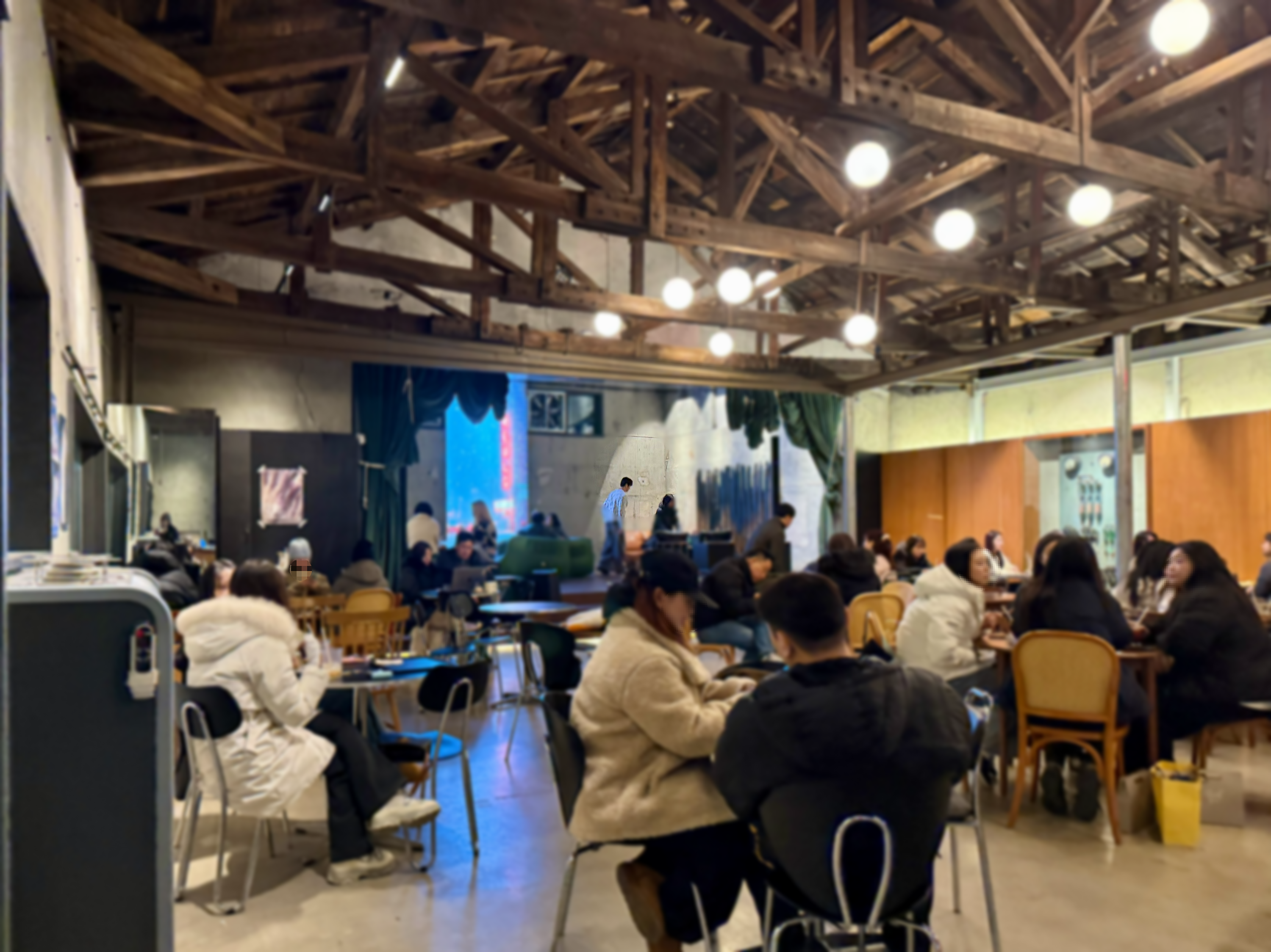 카페 흙의 내부 전경 이미지