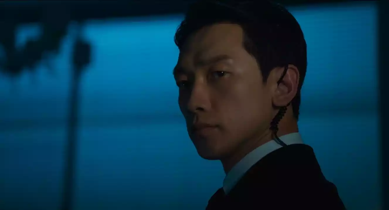 정지훈.