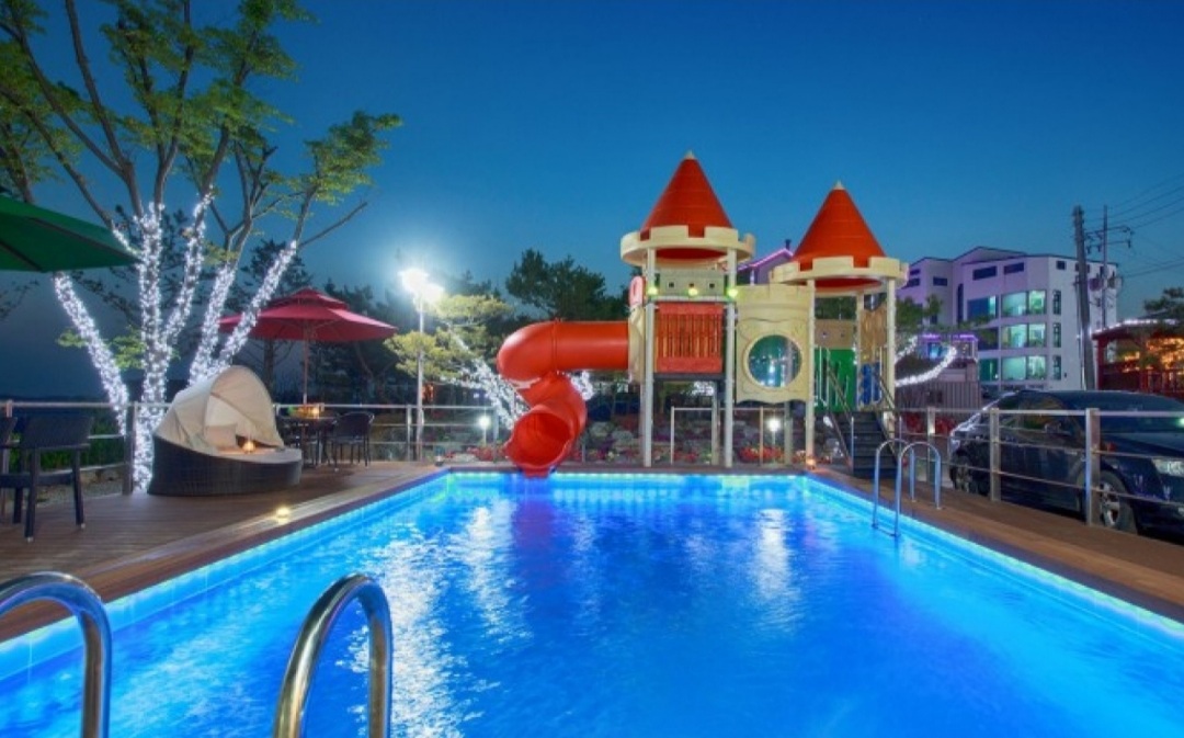 마리스펜션 수영장