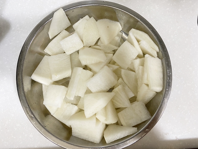 한입크기로 썰어져있는 무