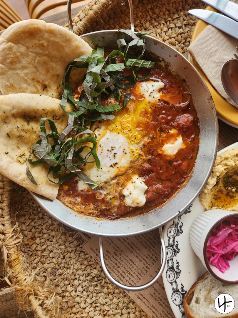 빵과-계랸이-있는-샥슈카