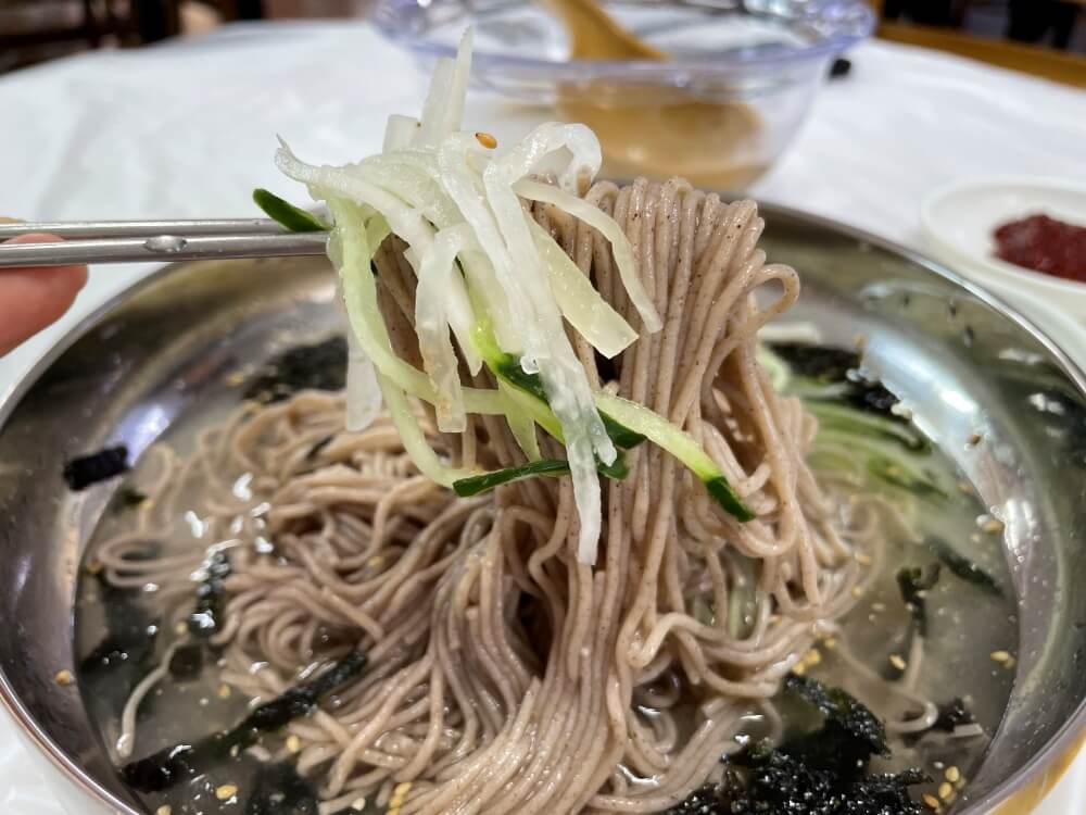 동치미-순메밀-스타일-공항메밀국수