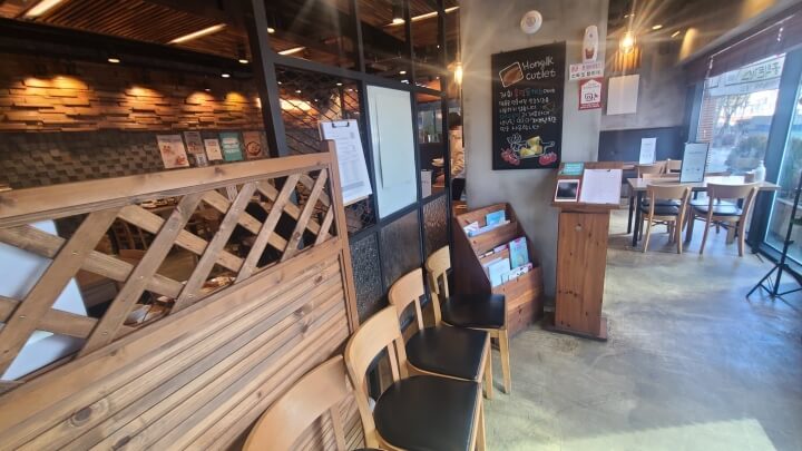 홍익돈까스-송도점-내부