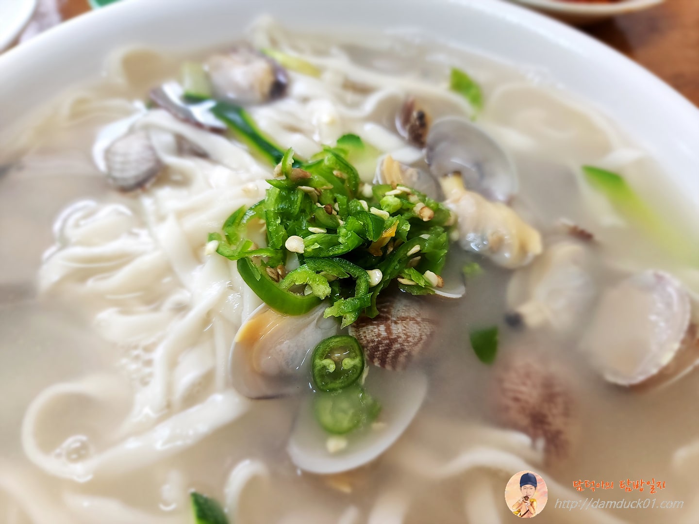 청양고추 얹은 손칼국수