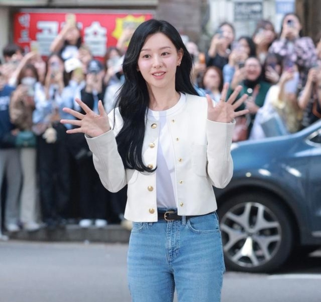 눈물의 여왕 종방연 김지원 쟈켓