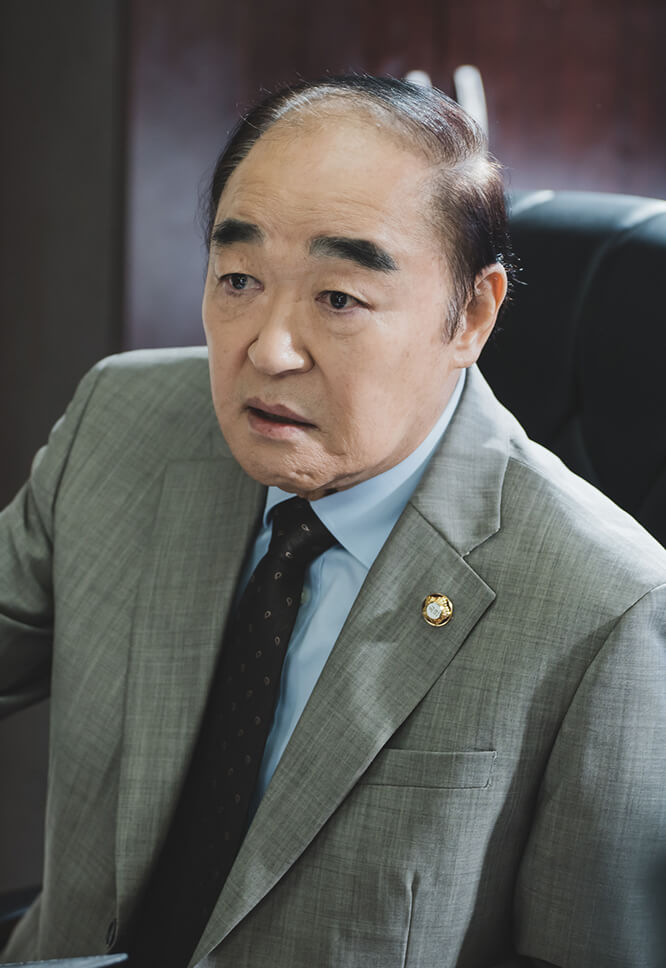 놀란 표정의 장광