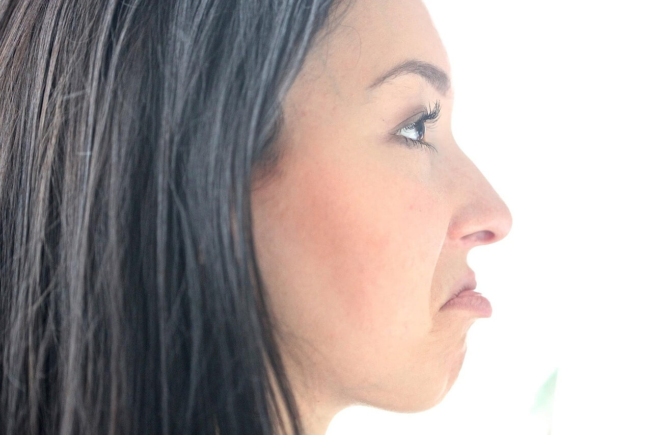 여드름 흉터 없애는 법 : 피부과 시술부터 홈케어까지 완벽 가이드