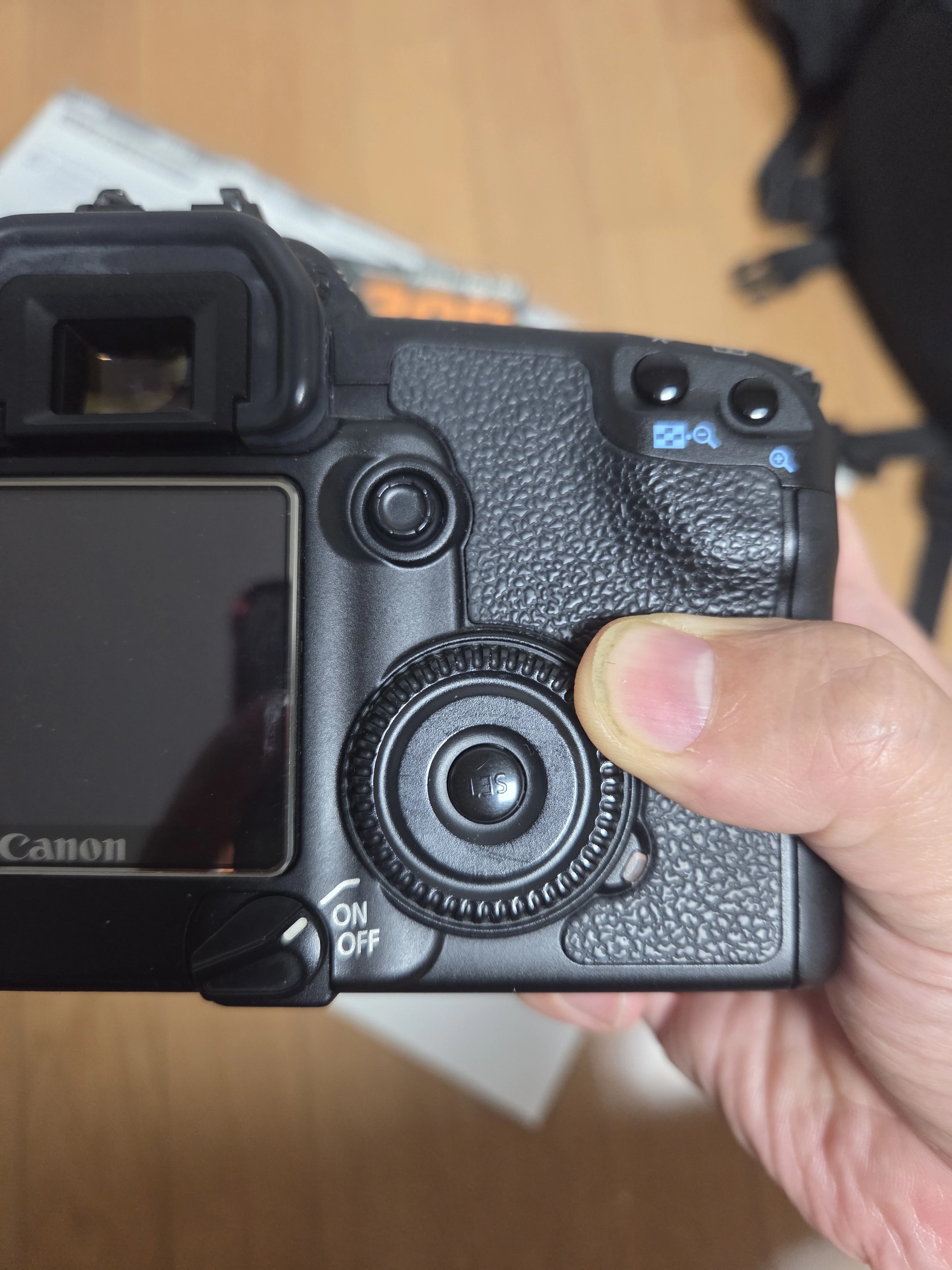 Canon EOS 30D 후면 퀵 컨트롤 다이얼 조작감이 촬영 판단에 미치는 영향