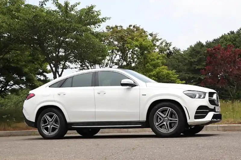 벤츠 PHEV GLE 350e 가격 실구매가 모의견적 제원 옵션 카탈로그 외관 디자인 내부 색상 디자인 인테리어 편의사양 안전사양 총정리