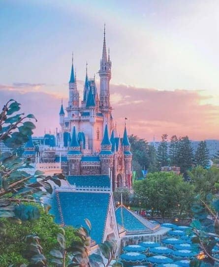 중세시대 궁궐의 옆모습 사진