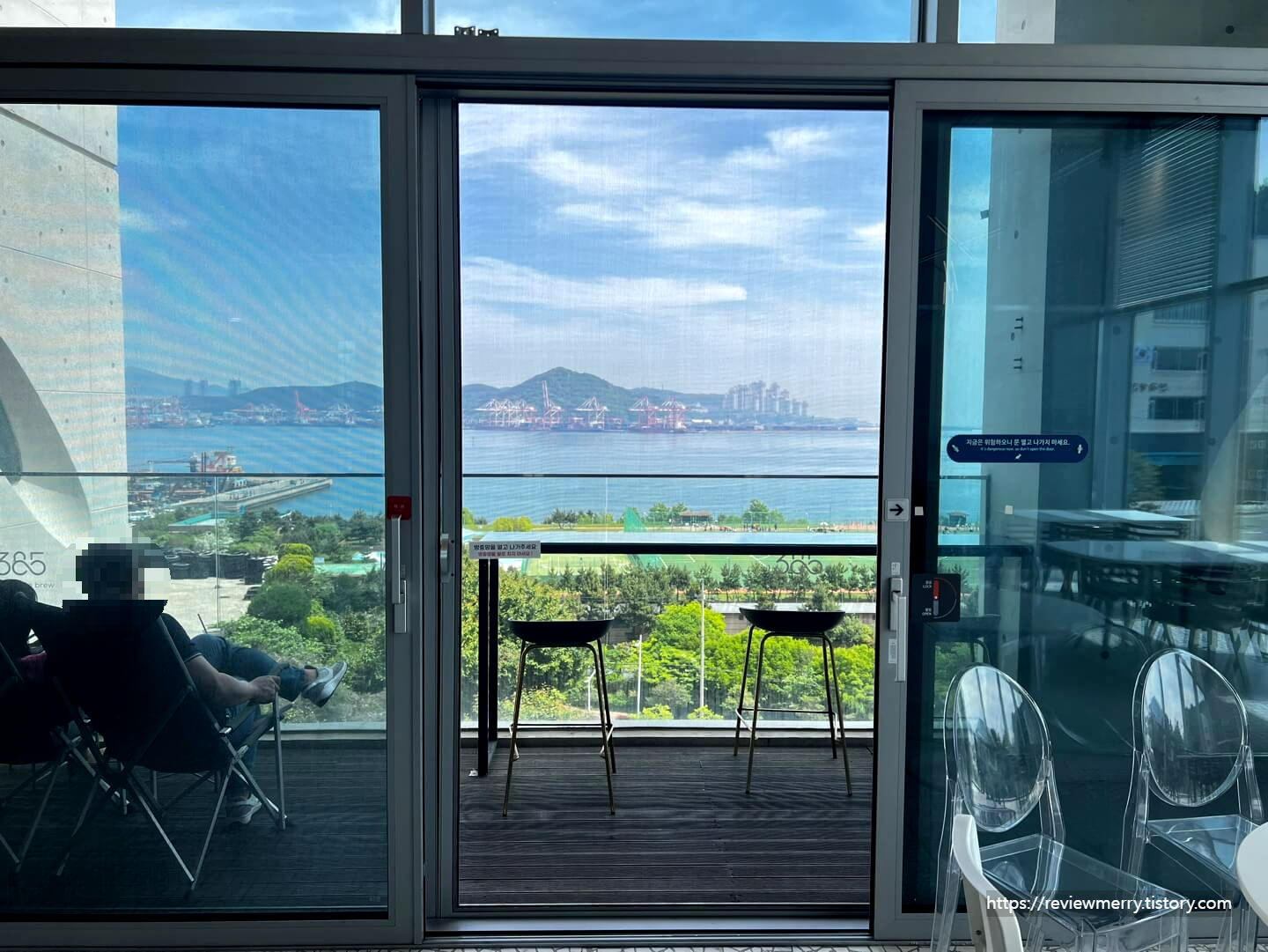 2층 테라스 자리