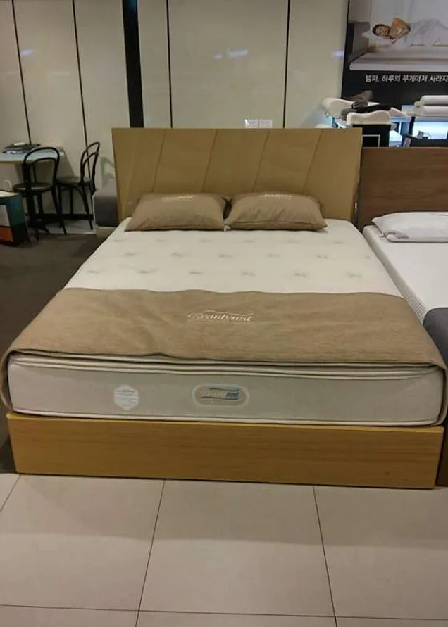 시몬스 현대 디큐브시티점