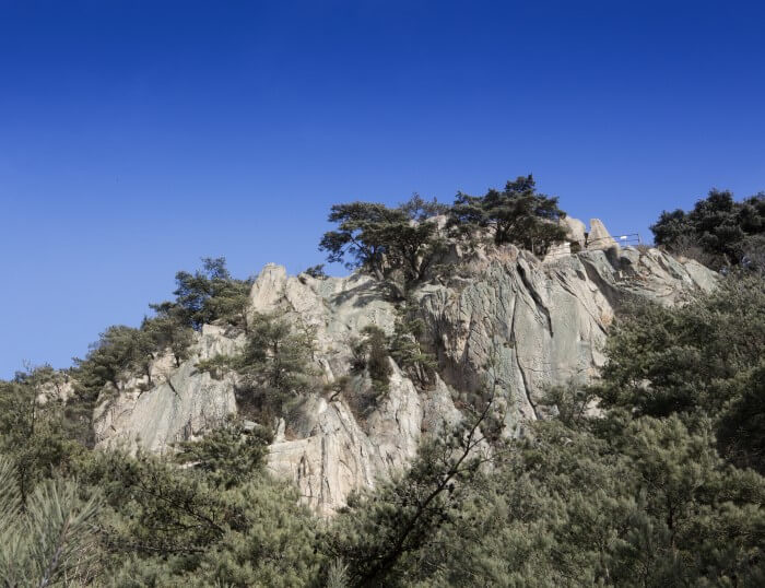 남산-화강암