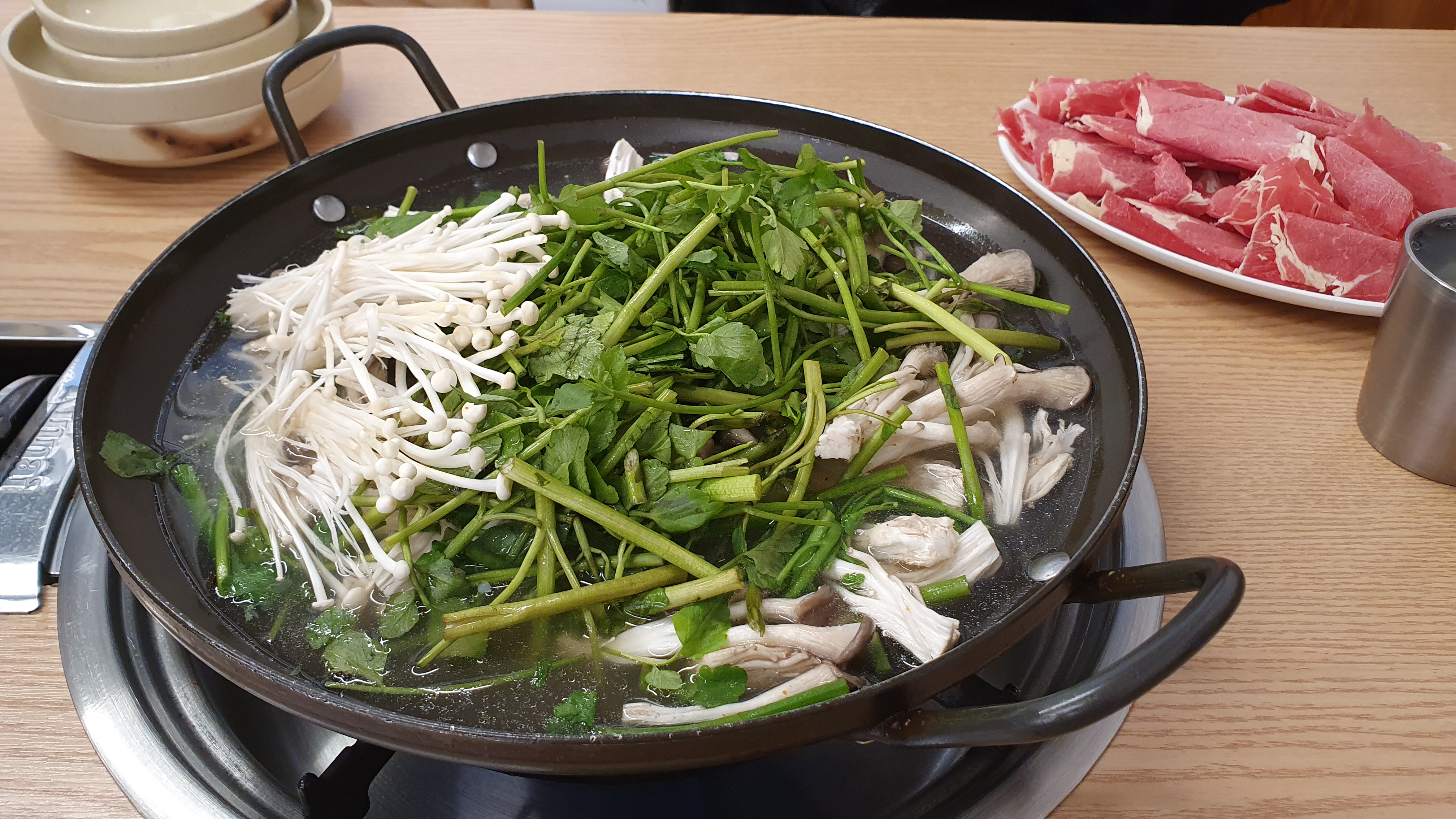 칼국수 2인분이다.