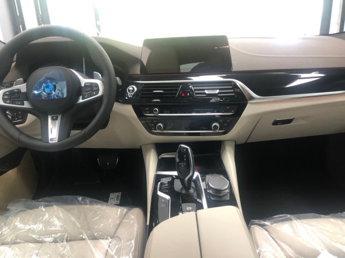 bmw 530i 차량 실내사진