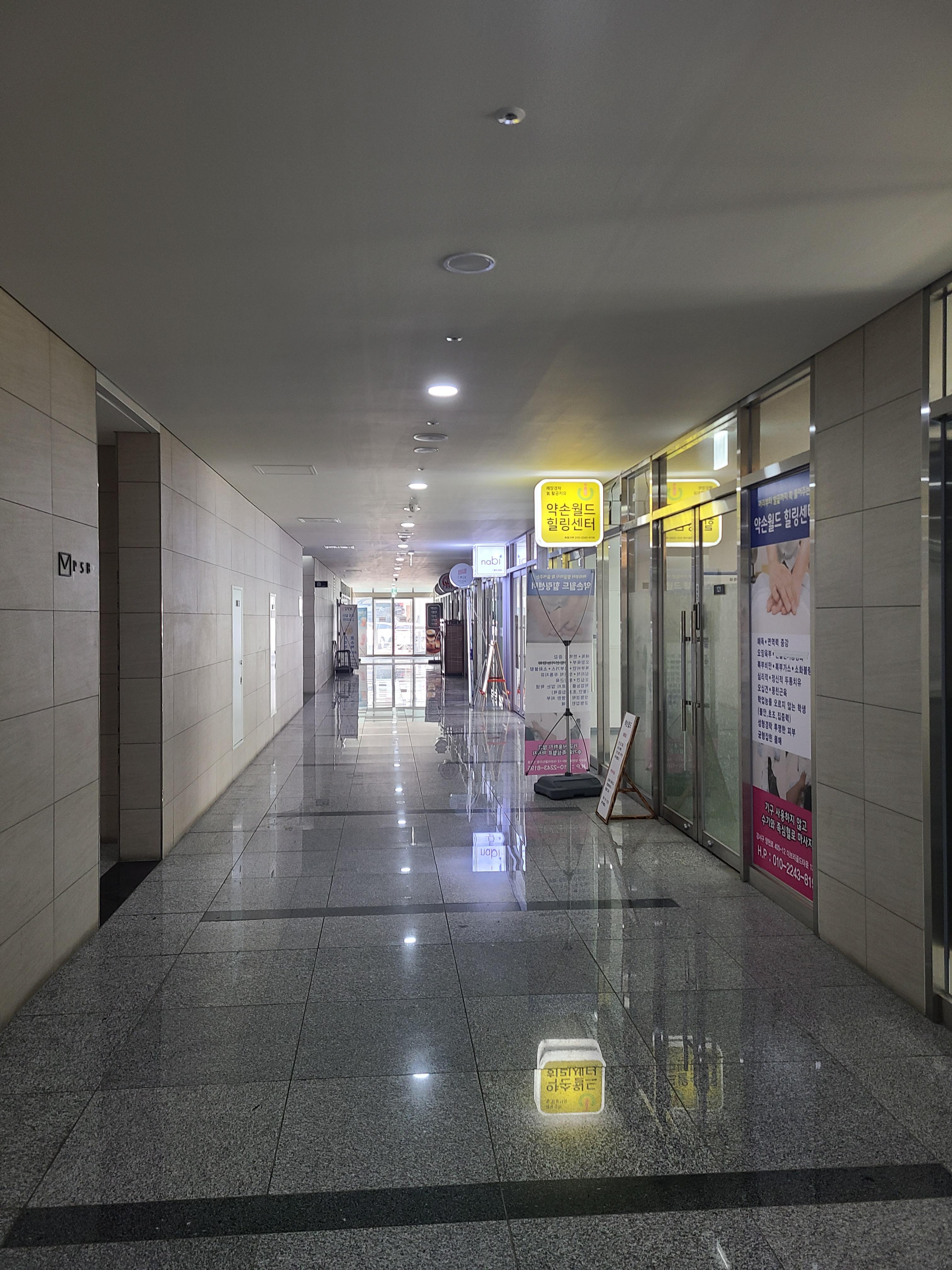 더리브골드타워 1층 내부1