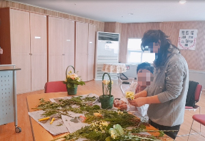 호수피스 원예치료사와 환자