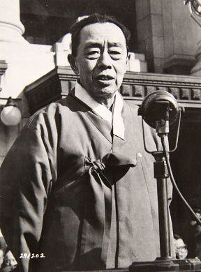 독립운동가 김규식 우울한 어린시절때문일까 냉소적이고 차가웠다는 그는 사색과 독서를 즐겼다고 한다.