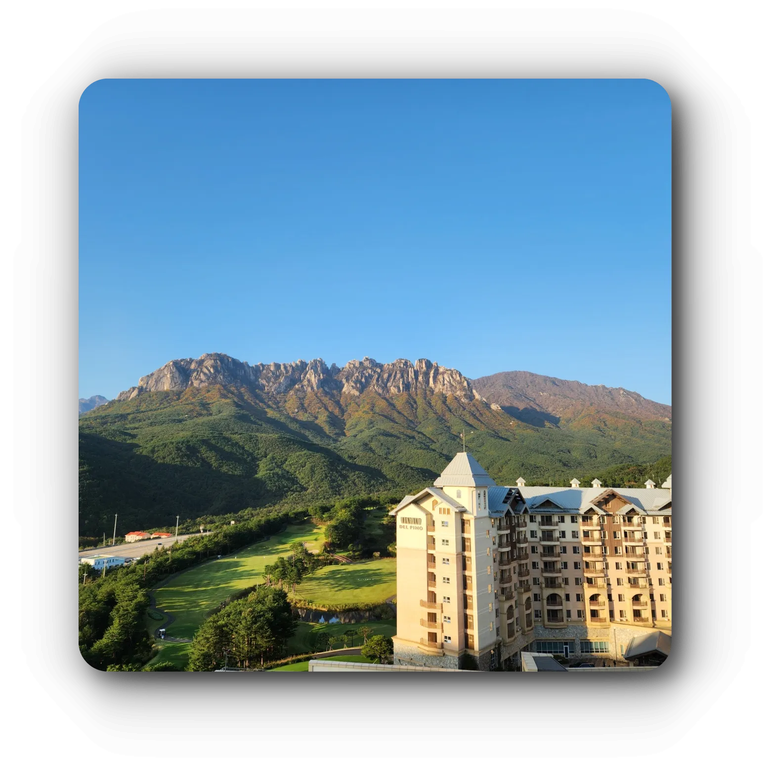 날씨-맑은날-더엠브로시아-카페-설악산-울산바위뷰