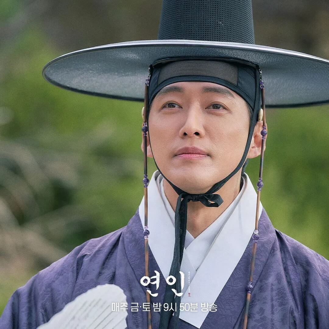 드라마 연인의 남자주인공 남궁민의 홍보포스터1로 이장현 역을 맡았습니다.