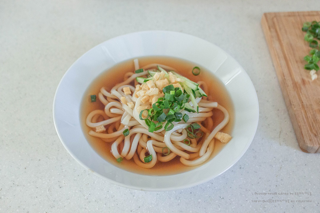 냉우동 레시피 파 오이 유부 토핑