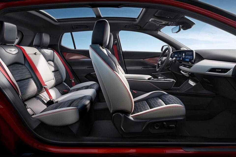 캐딜락, 쿠페 스타일 컴팩트 SUV 'GT4'