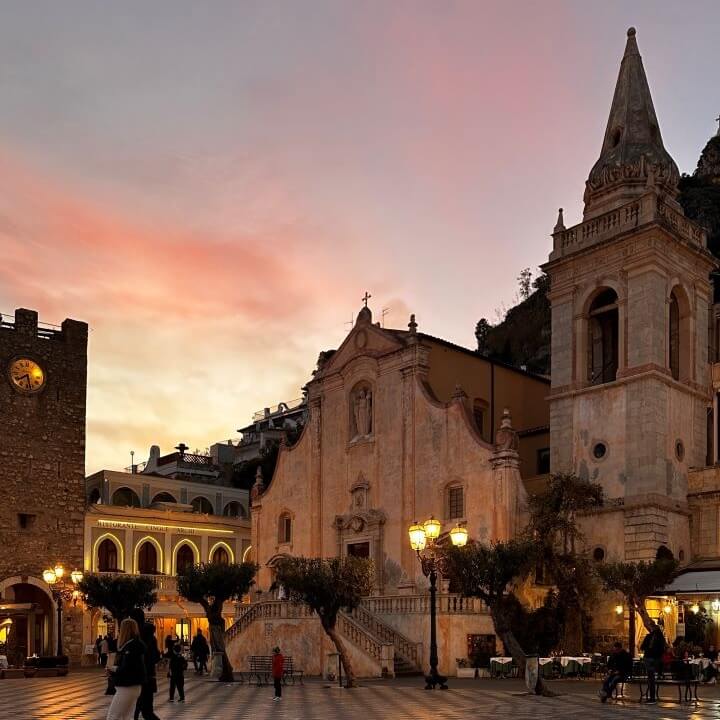 이탈리아-시칠리아-타오르미나-광장