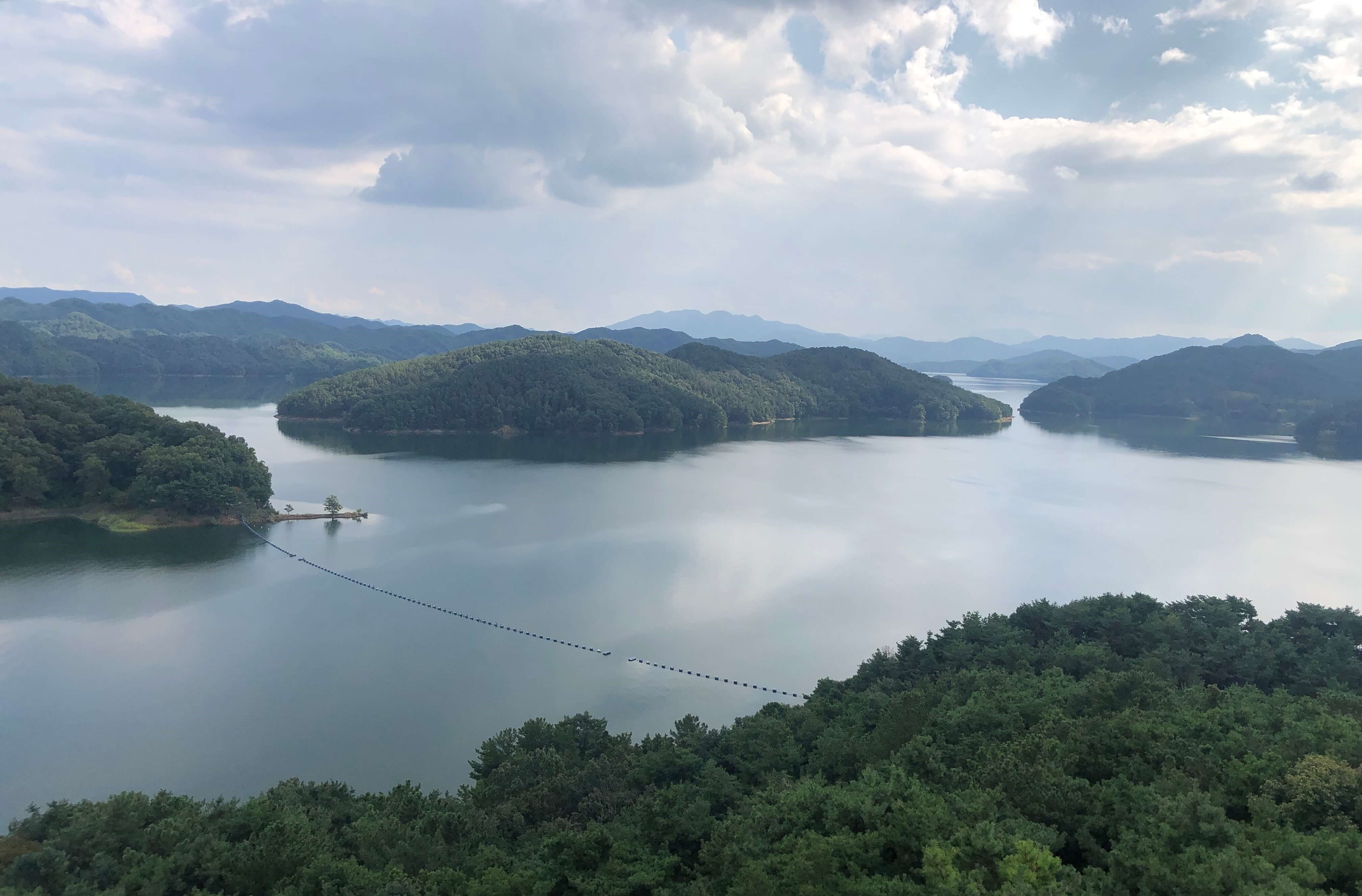 청남대 봉황의 탑에서 본 대청호 풍경