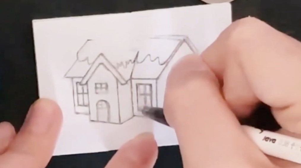 연필선을 따라서 볼펜으로 다시 한번 그려주고, 지우개로 연필선을 모두 지워줍니다.