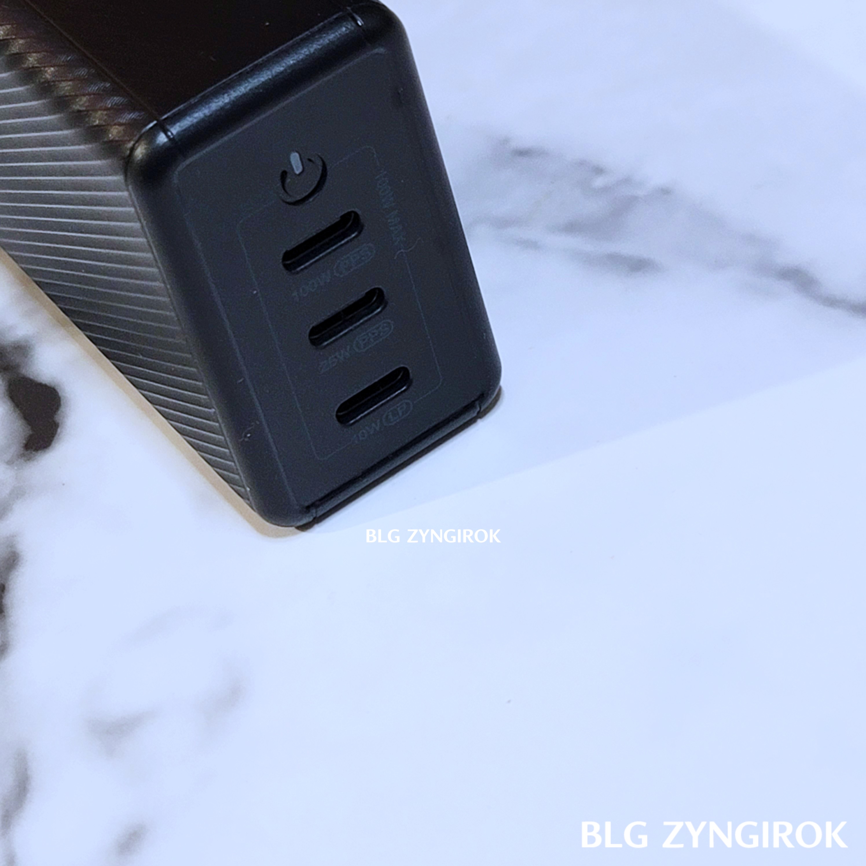 ARTMU 3포트 고속충전기의 포트 모습이다.