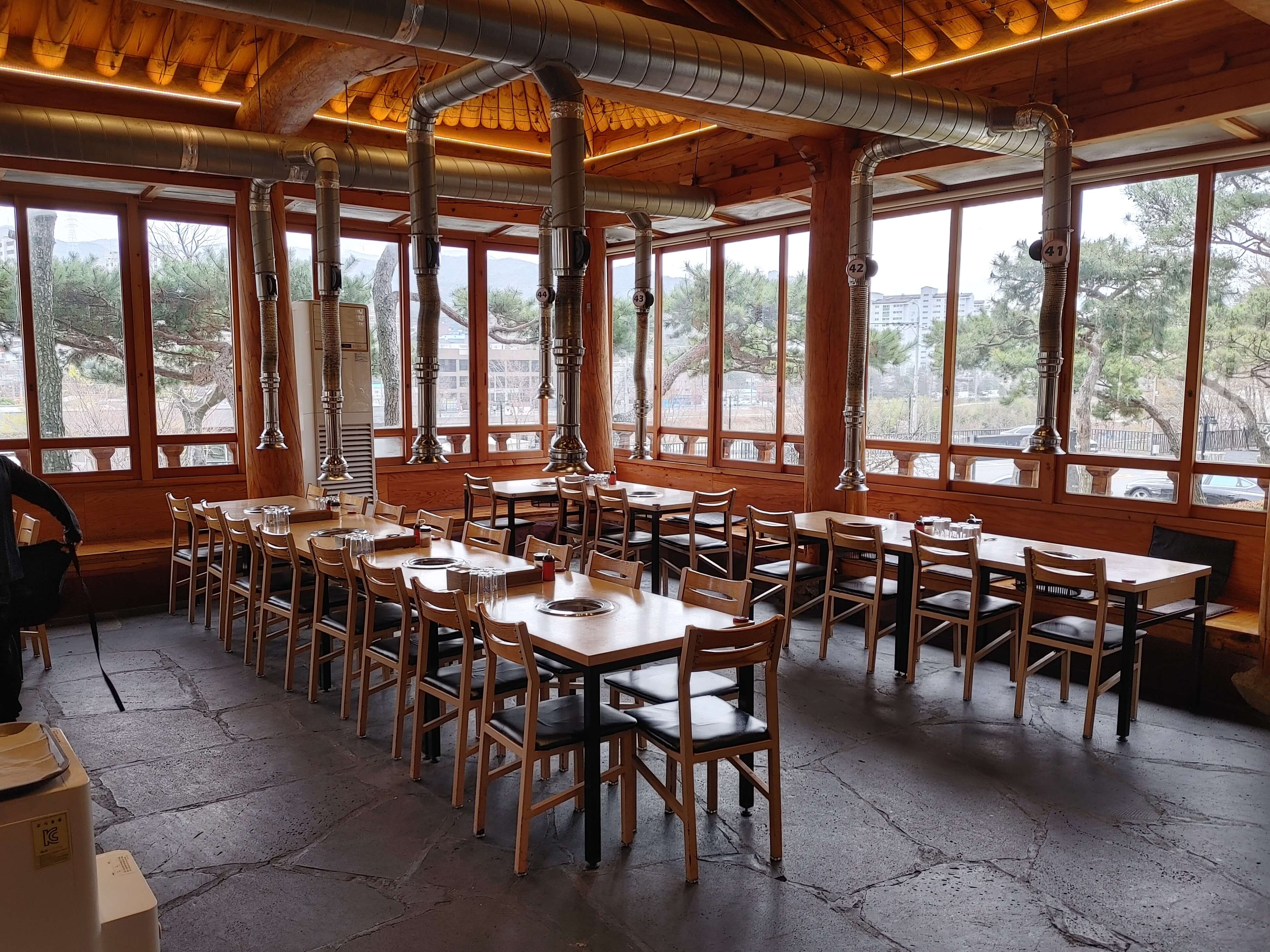 소토_한우_식육식당_대청_실내