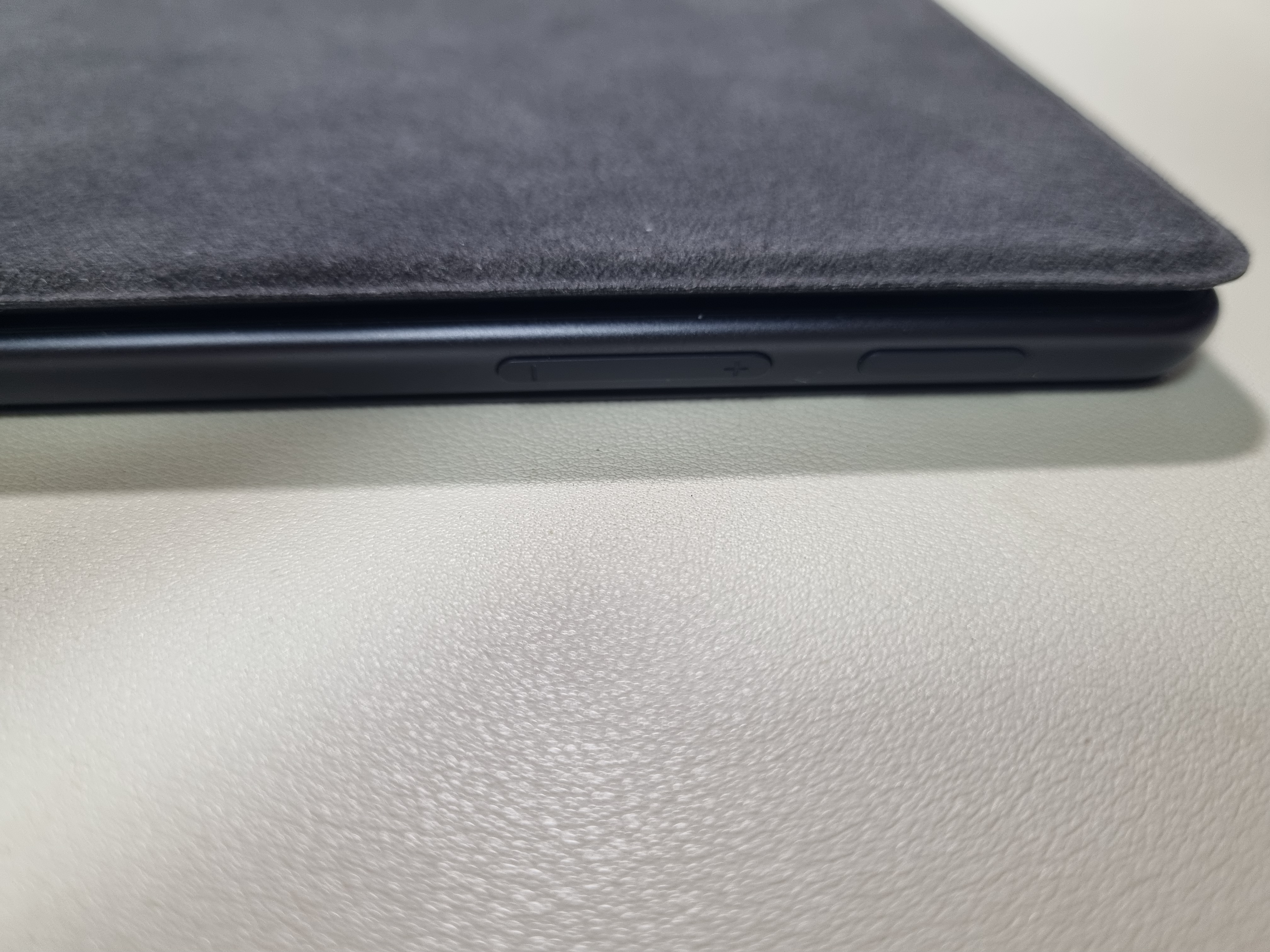 서피스 프로 9 옆면 사진