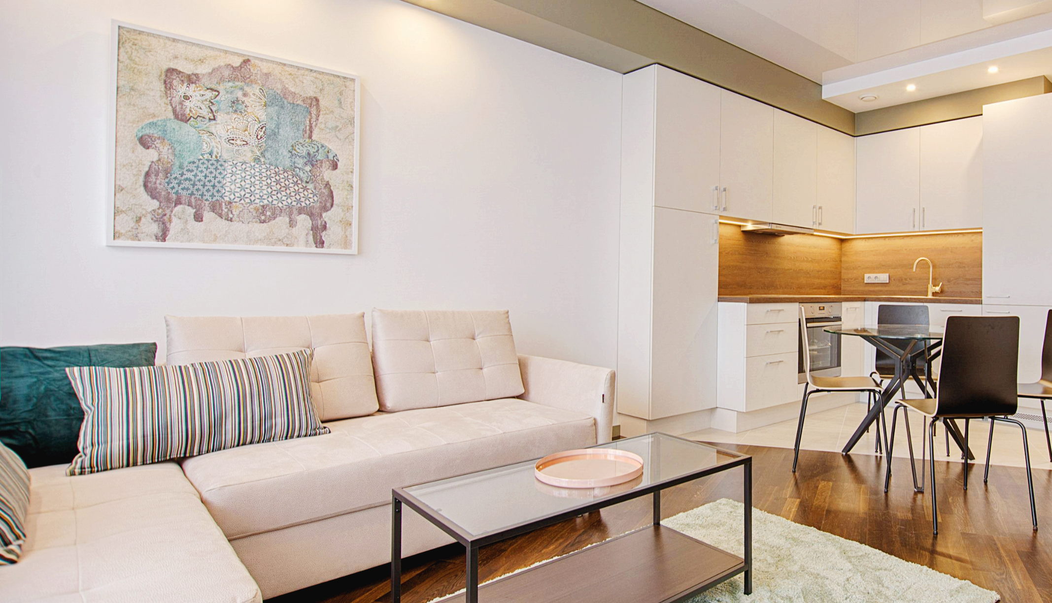 반려동물에게 편안한 동선을 만드는 공간 설계법ㅣ 방–복도–거실 흐름 기준으로 바라본 안정 구조