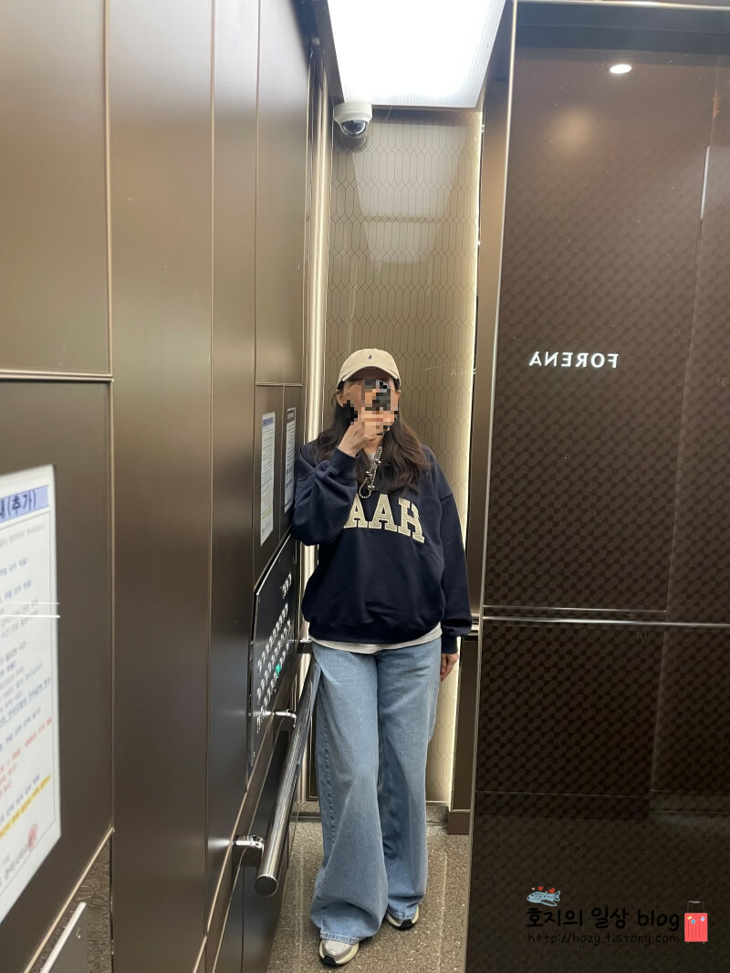 헤이그 하프 집업 맨투맨 네이비 착용 모습1