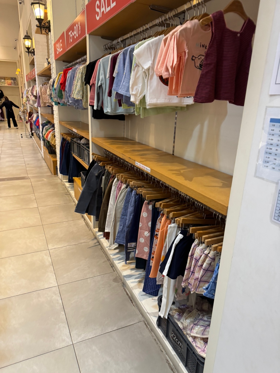 매장에 진열된 옷