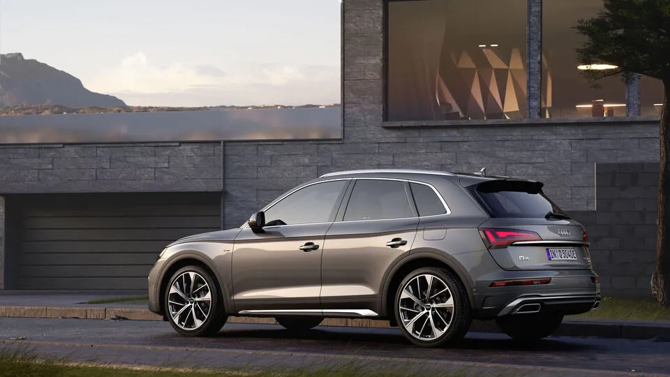 아우디 Q5 TFSI e 이미지