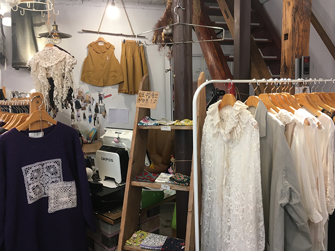 군산과자조합-아래-옷가게2