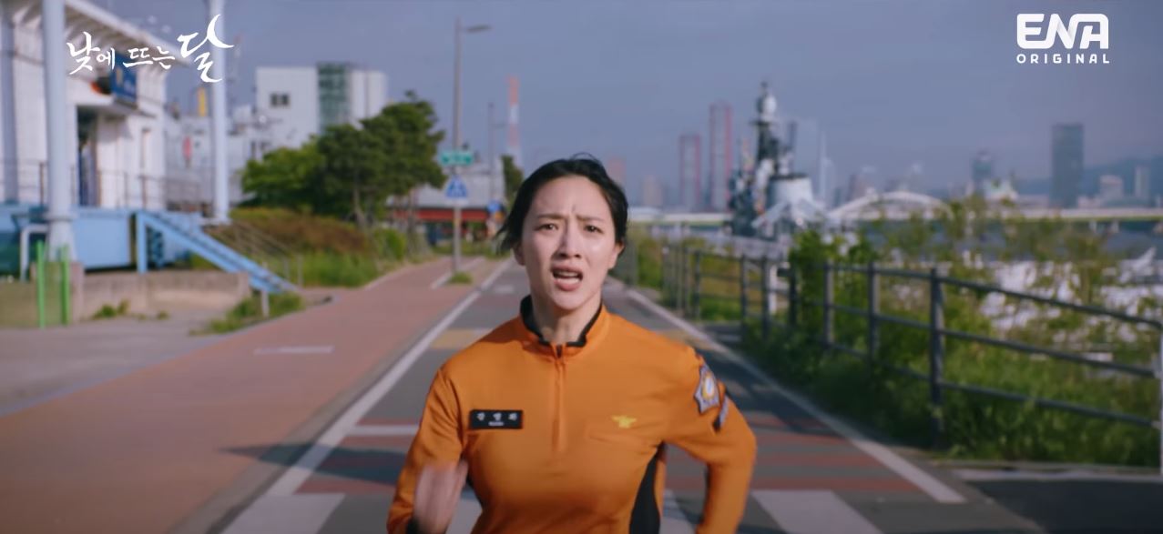 낮에뜨는달_1회