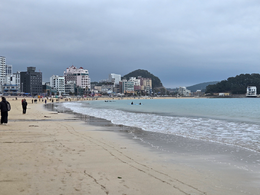 송정해수욕장 전경 – 푸른 바다와 백사장 풍경
