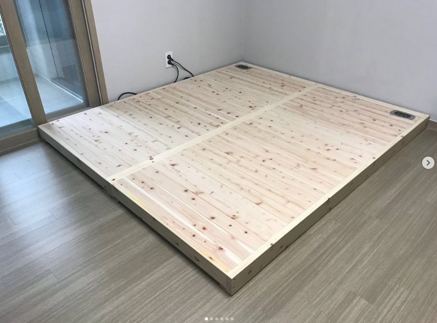 생생정보 편백구들찜질방을 방에 설치한 모습