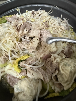 고기를-휘적이는-이미지