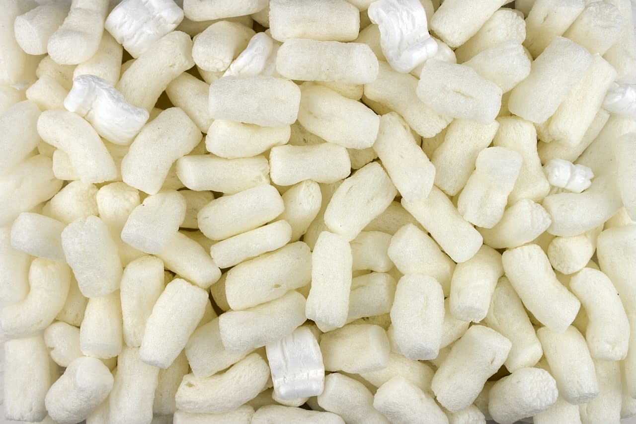 플라스틱 포장재가 분해되며 남기는 미세 플라스틱의 경로 추적