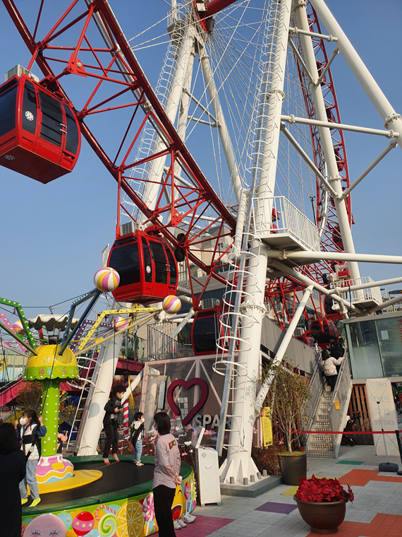 돌아가는-관람차