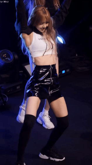 리사 무대 gif