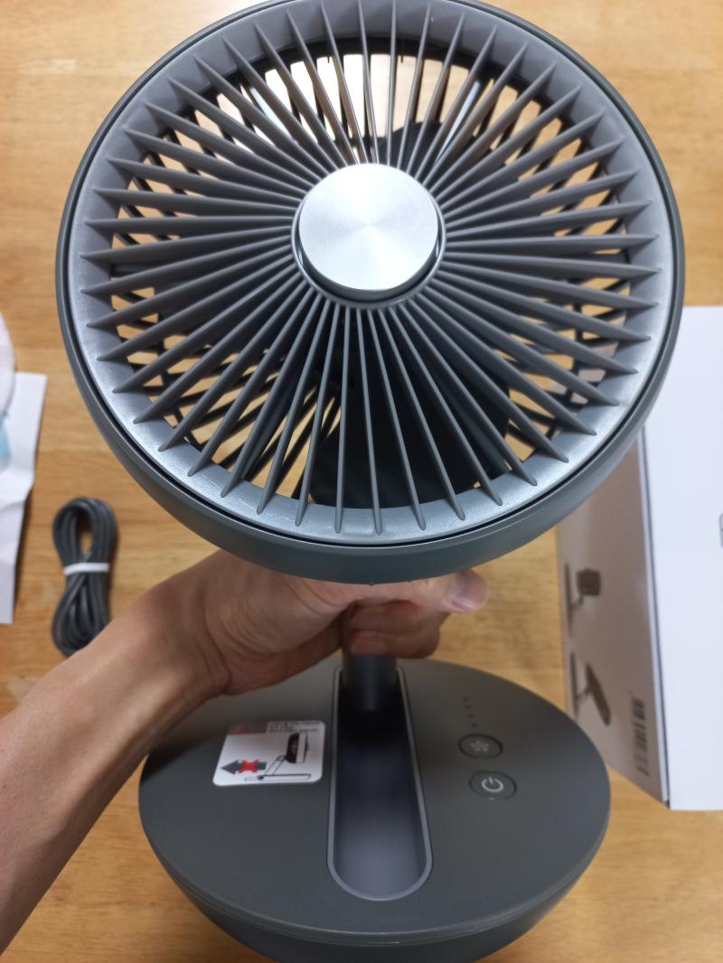 솔러스에어 접이식 무선 탁상용 선풍기 정면사진