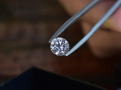 다이아몬드 vs 흑연, 같은 탄소가 만든 극과 극의 운명