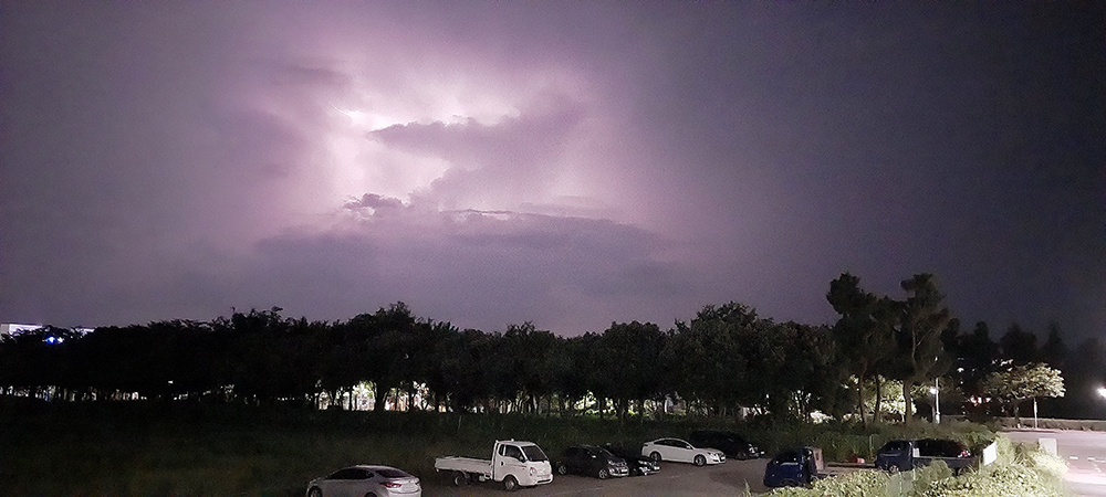 제주 밤하늘에 천둥 번개