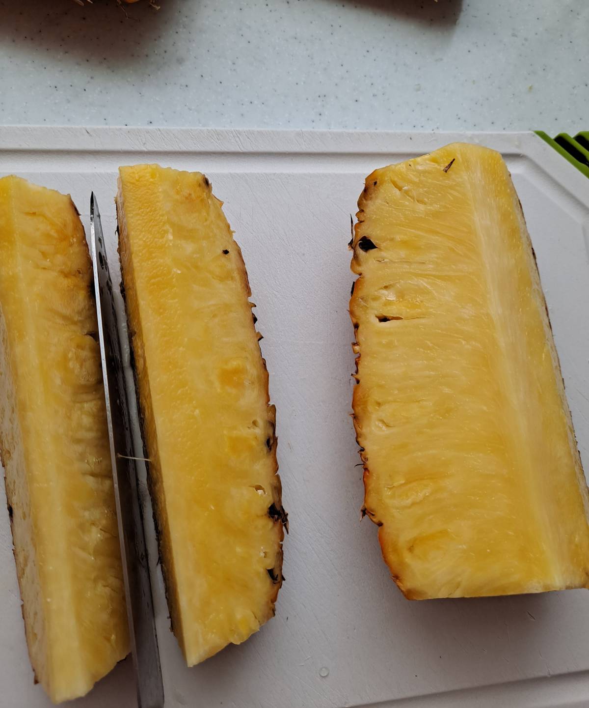 파인애플 반 나누기