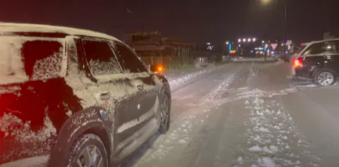 눈 내린 도로 혼비백산