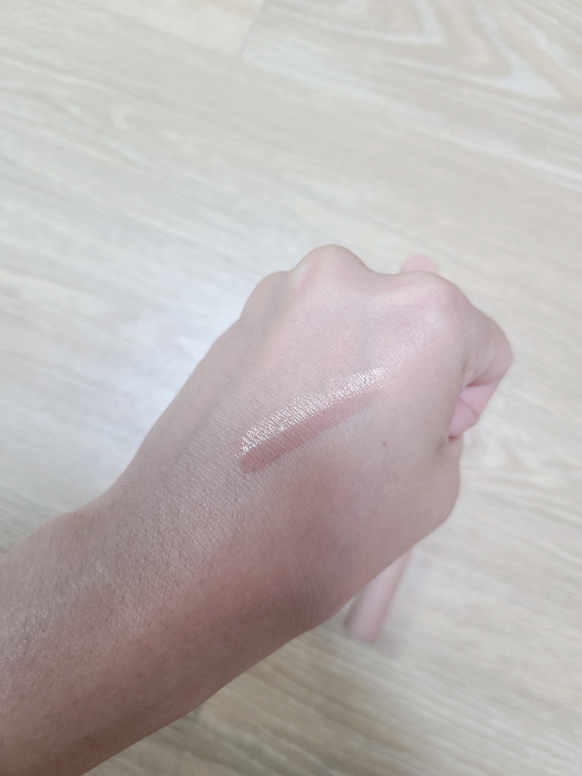 메리쏘드 투톤 섀도우 2호 로얄베이지 손등 발색